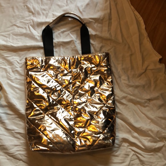 A Victoria’s Secret bag. - Picture 4 of 4